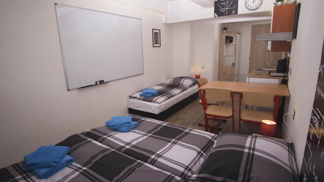 School Apartment - Your Unique Place In Prague By Metro Vysehrad — Photos 2